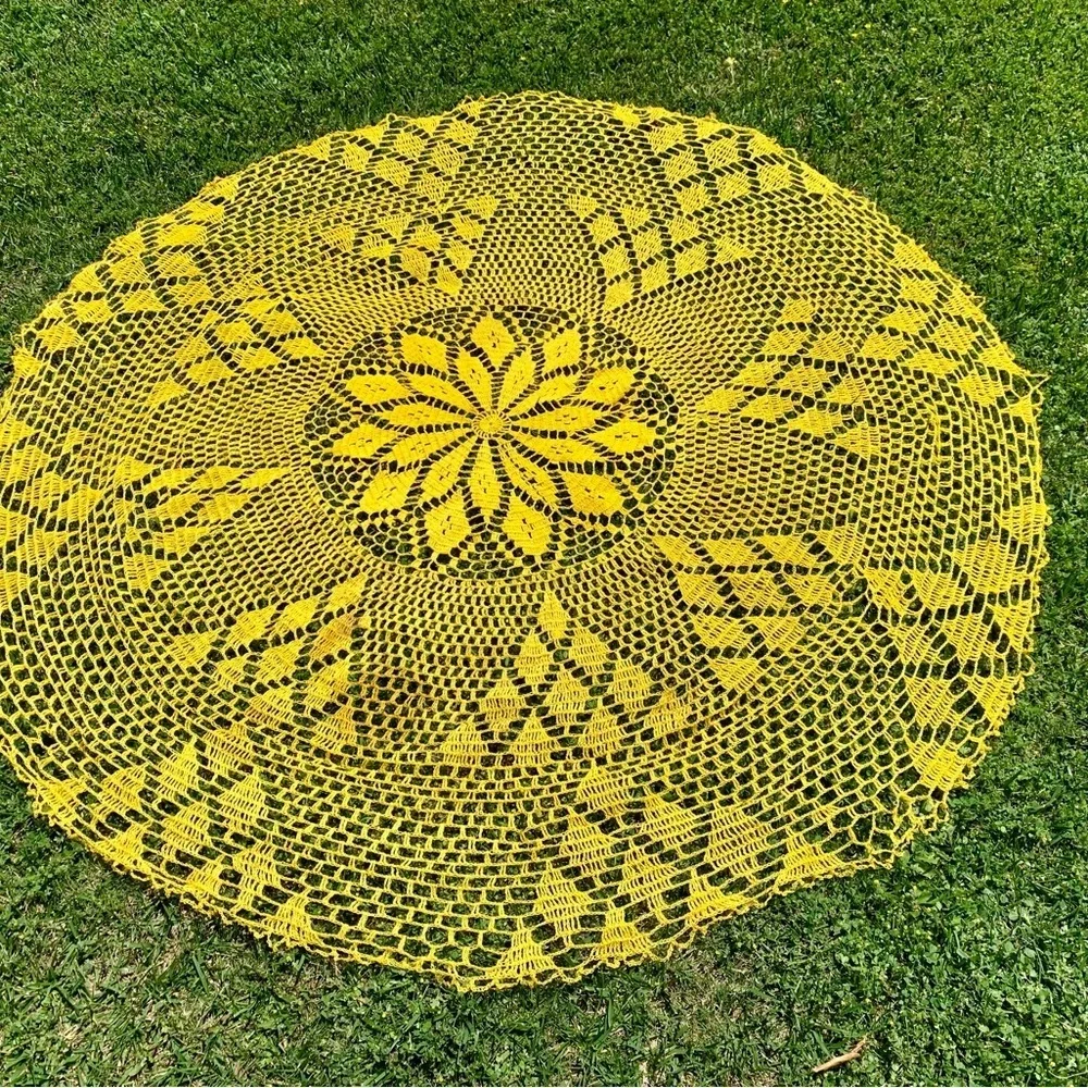 Crochet table cloth